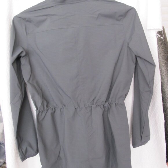 NWT - Under Armour Water-Resistant Jacket - XS - Picture 11 of 14